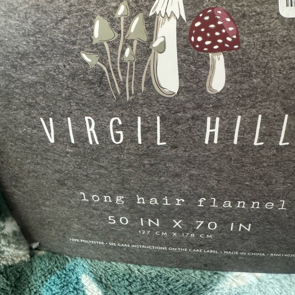 GREEN THROW BLANKET WITH MUTICOLORED MUSHROOM VARIETIES IN PINK, BLUE & GREY - Picture 2 of 9